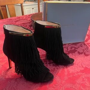 Louise et Cie “Lo-Jayane” black fringe stiletto suede ankle boot size 8.5